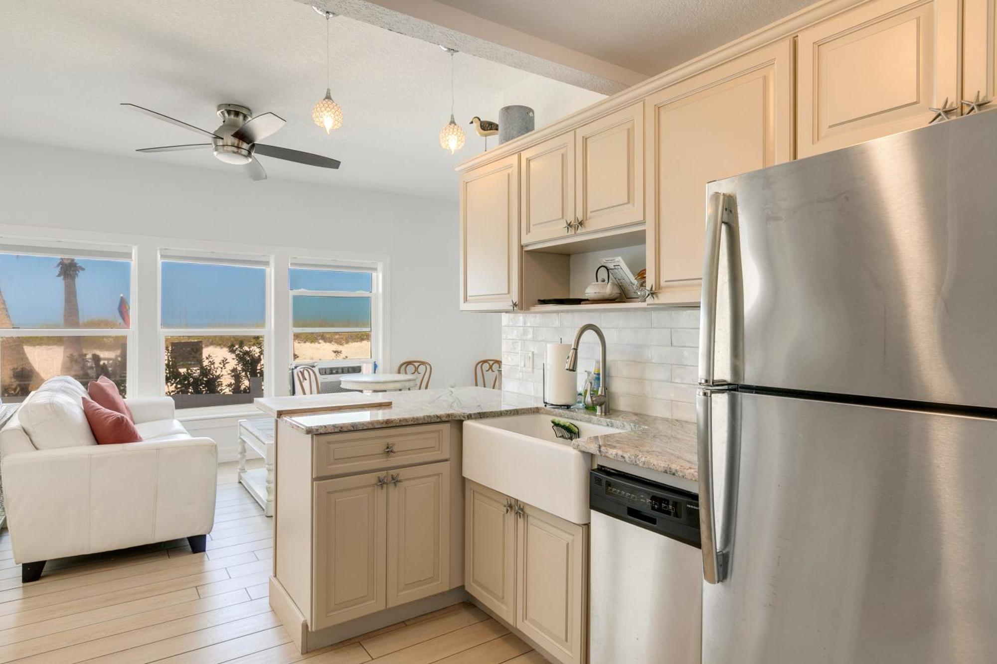 Beach Dreams Resort Bradenton Beach Bagian luar foto