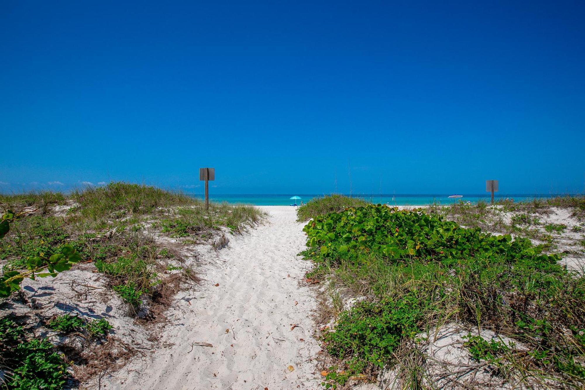 Beach Dreams Resort Bradenton Beach Bagian luar foto